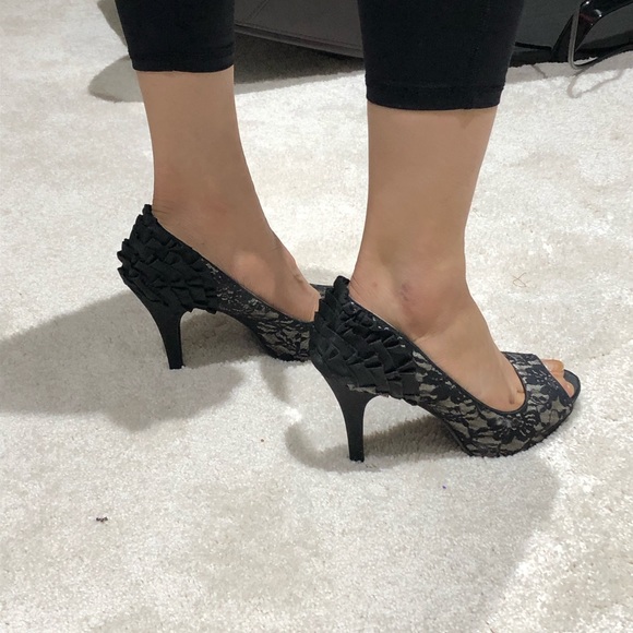 Fancy shoe - Picture 2 of 4